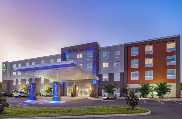 Holiday Inn Express & Suites Ruskin by IHG