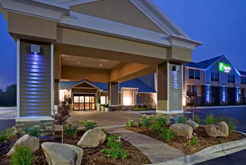 Holiday Inn Express & Suites Willmar by IHG