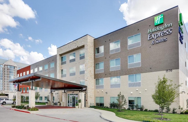 Holiday Inn Express & Suites Dallas NW - Farmers Branch by IHG