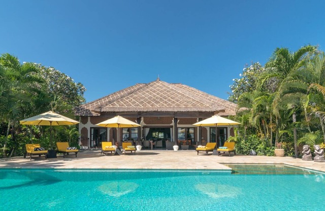 Holiday Paradise Villa Cerah, right on the beach and the sea