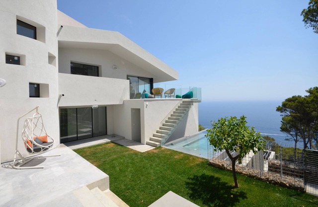 Holiday rental villa with swimming pool in Begur, Sa Tuna