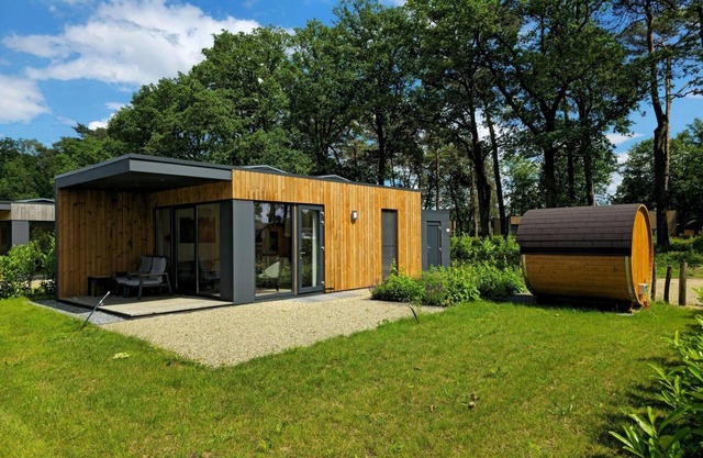 Holiday Villa Amalia 2 Deluxe is a 2-person holiday villa and features a private sauna. The home has one bedroom and is situated on a generous and beautifully located plot surrounded by nature.