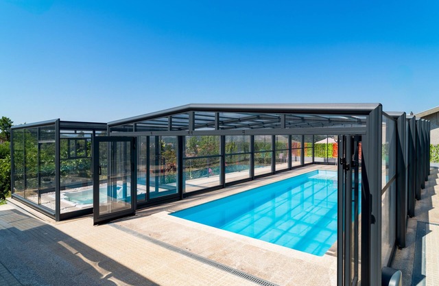 Holiday villa PORTO LEVER with private indoor pool, heated water, SPA, air conditioning, Wifi.