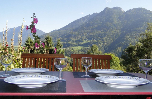 Holidays between Lake Geneva and the mountains