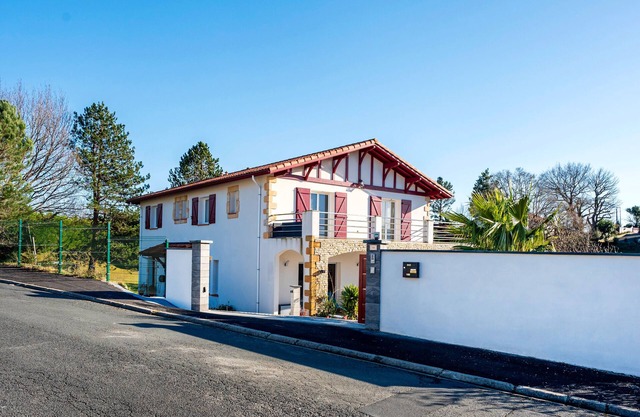 'Holidays at the Lake in a Duplex 3' with Mountain View, Private Garden and Balcony