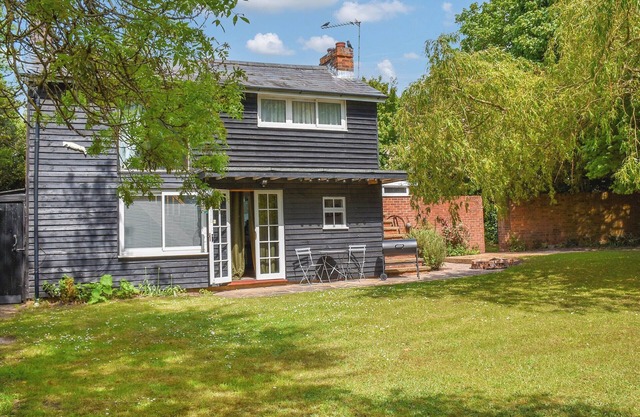 Hollybush Studio - UK39054