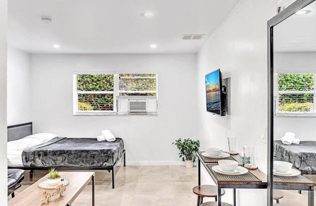 Hollywood Beach Boutique Vacation Studio LB4