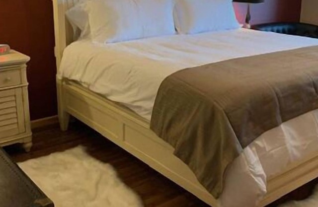 Hollywood Suite - Rm. 204