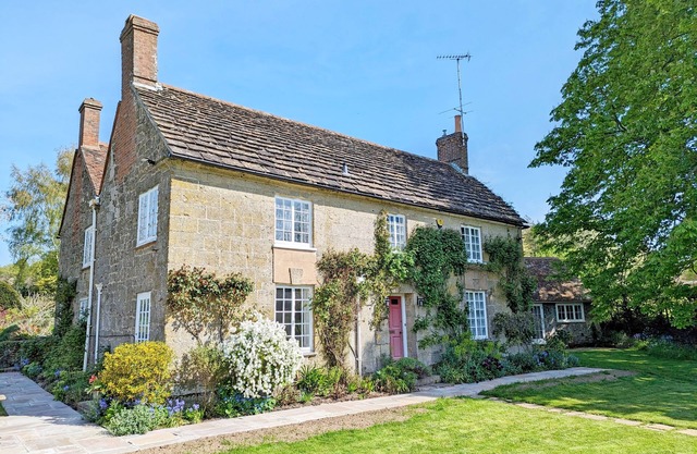 Holme Street House and Dove Cote Lodge - sleeps 12 guests in 5 bedrooms
