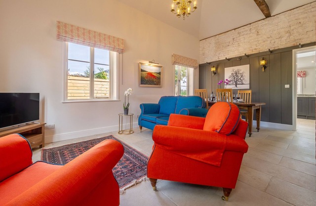 Holt Coach House - sleeps 4 guests in 2 bedrooms