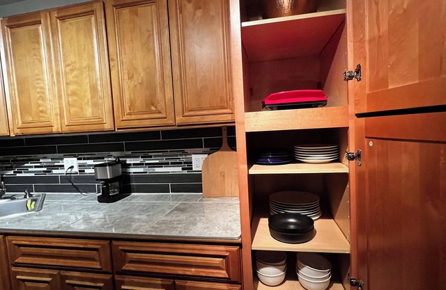 Holyoke House Oasis - Fast Wifi, Spacious, Quiet Neighborhood