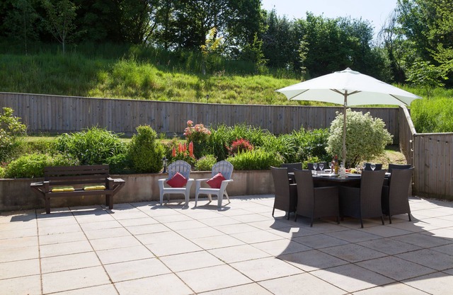 Holywell House (4 Guests) - a spacious house sleeping 4 guests in 2 bedrooms