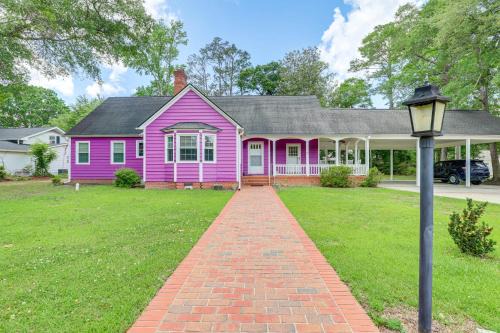 Home 1 Mi to Dtwn Conway Great for Beach Days!