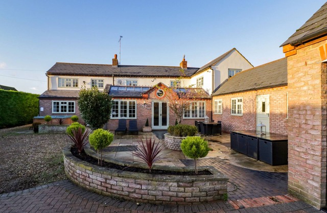 HOME FARM COTTAGE, family friendly in Napton-On-The-Hill