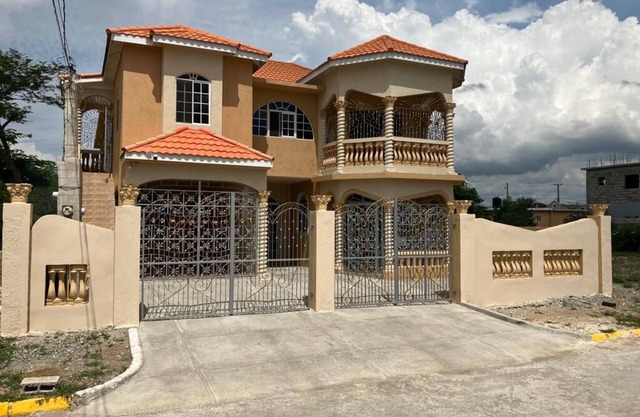 Home in St. Catherine section 2