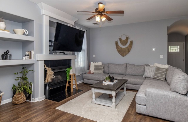 ⭐️⭐️⭐️⭐️⭐️ Home next to KHP/Downtown