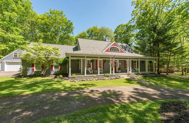 Home Sweet Home: Lake Access, Dock Slip, Hot Tub, Pool Table!