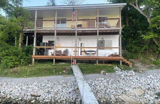 Home unit 2 in Warsaw, ky/Charms River Side House
