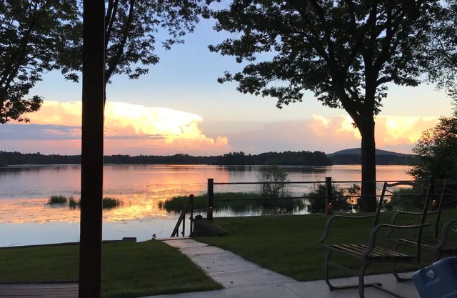 Home w/hot tub, game room, sauna on Lake Wausau near Granite Peak