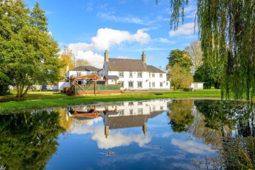 Home with Natural Mineral Spring Water near Stamford
