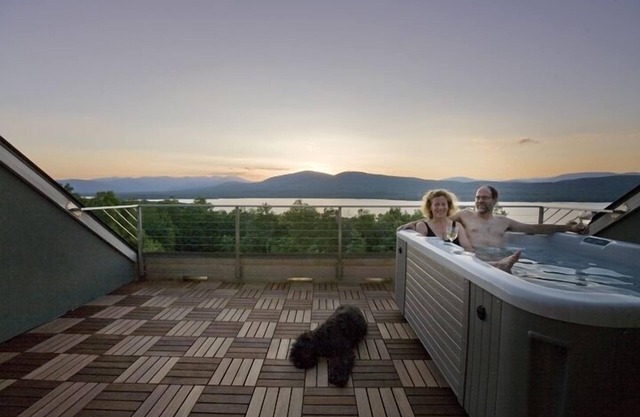 Home with spectacular views. 30 day minimum rental from December through March