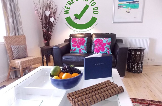 Homely 2 bed apartment in the vibrant Morningside area of Edinburgh.
