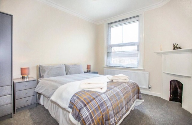 Homely 2Bedroom/1Bathroom Flat w/FREE WIFI & FREE PARKING