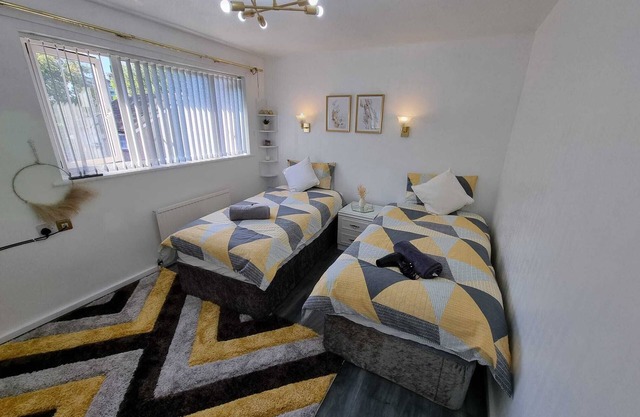Homely space - walking distance to city centre w/free parking & Netflix