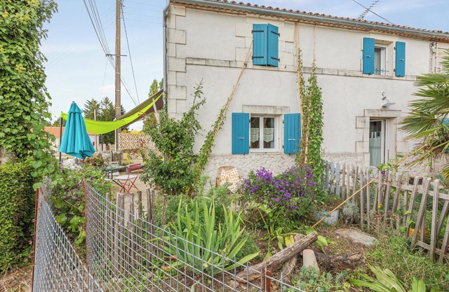 Homerez - Apartment in Mortagne-sur-Gironde