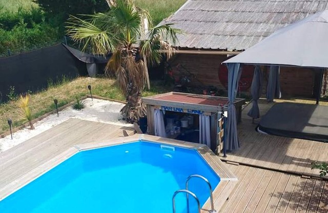 Homerez - Appartement for 2 ppl. with swimming-pool and jacuzzi at Aiguillon