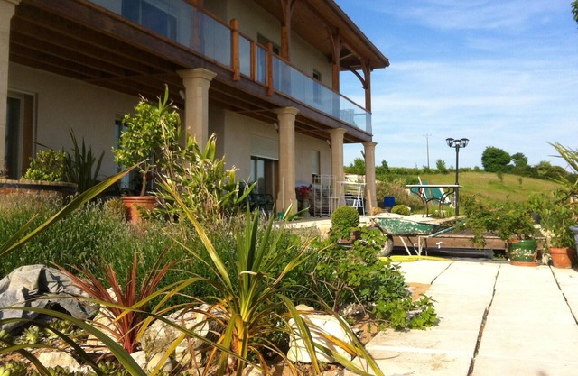 Homerez - Appartement for 5 ppl. with swimming-pool and jacuzzi at Catonvielle