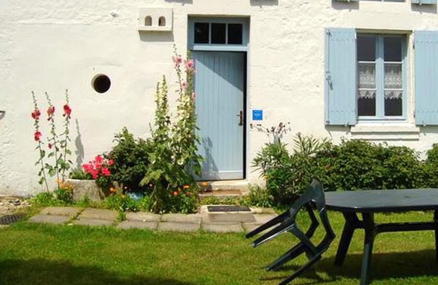 Homerez - Beautiful house for 4 ppl. at Antezant-la-Chapelle