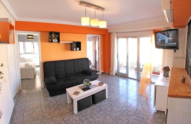 Homerez - Beautiful appartement for 6 ppl. with balcony at Villena