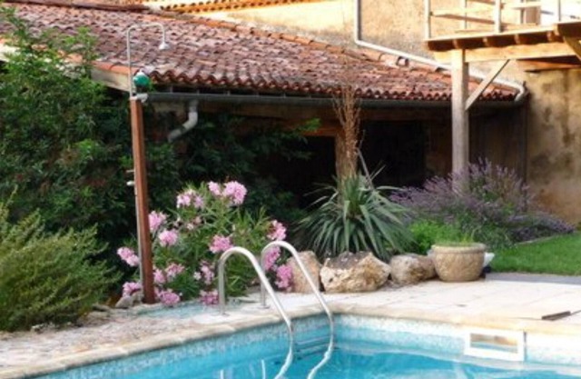 Homerez - Beautiful house for 5 ppl. with shared pool and garden at Massaguel