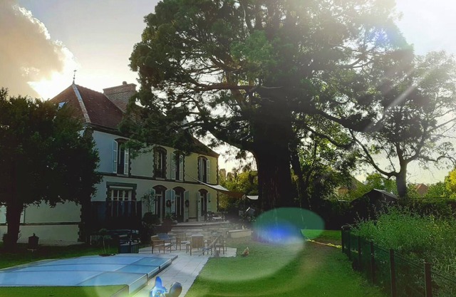 Homerez - Big house for 12 ppl. with shared pool, jacuzzi and terrace at Payns