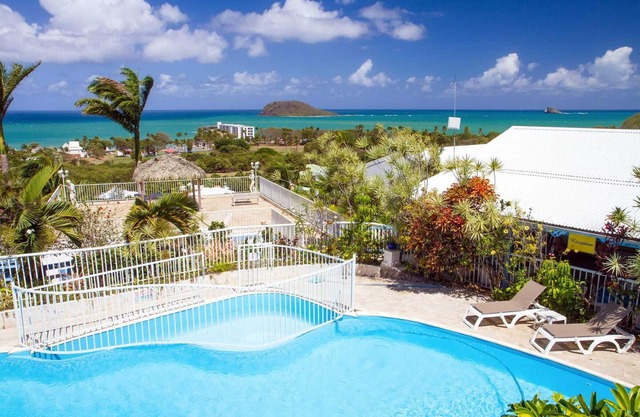 Homerez - Bungalow in Deshaies with Pool.