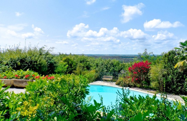 Homerez - Charming House in Bruniquel with Private Pool