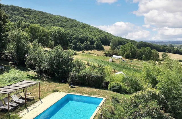 Homerez - Charming House in Massaguel with Garden and Shared Pool.