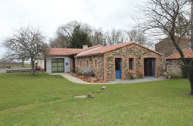 Homerez - Charming House in Mouzillon - Enclosed Garden and Terrace