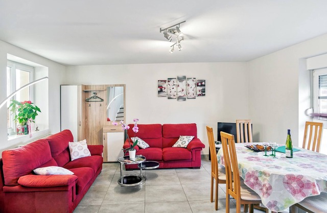 Homerez - Charming House in Stotzheim with Garden