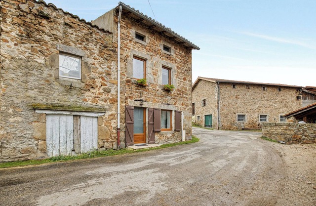 Homerez - Charming house in Valprivas with a private garden.
