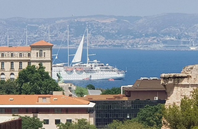 Homerez - Charming studio with sea view in Marseille