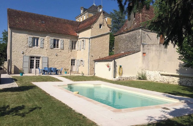 Homerez - Charming Villa in Montfaucon with Private Pool