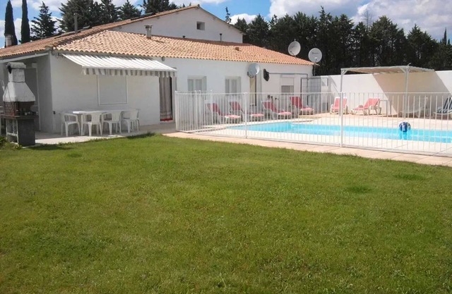 Homerez - Charming Villa in Meynes with Private Pool