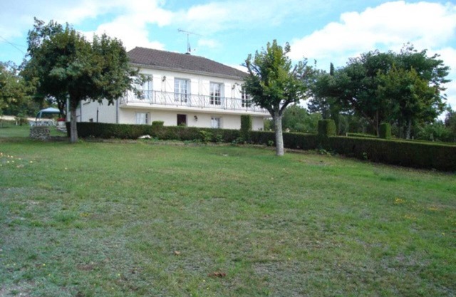 Homerez - Comfortable Apartment in Mensignac near Countryside
