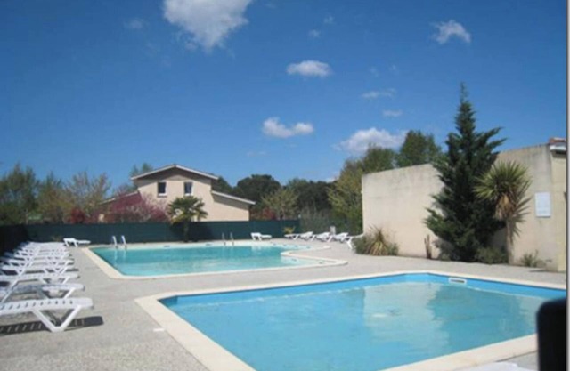 Homerez - Cozy house in Hourtin 45 m² with a shared pool on-site!