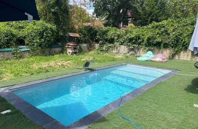 Homerez - Family-Friendly Villa with Private Pool in Lutterbach