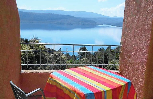 Homerez - Apt lake view, terrace, Ste. Croix-Verdon