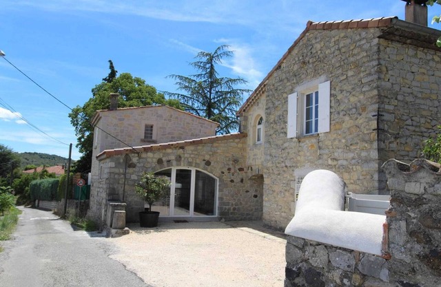 Homerez - House in Villeneuve-de-Berg