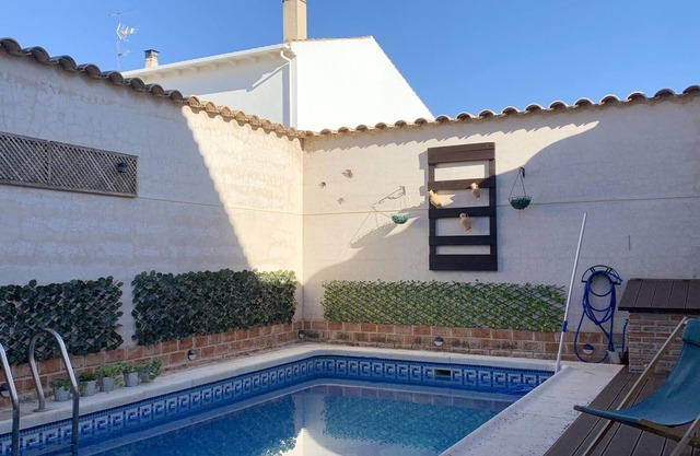 Homerez - House for 10 ppl. with swimming-pool and terrace at Mota del Cuervo